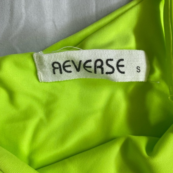 WHITEFOX CROPPED ONE SHOULDER TOP - SZ SMALL - Picture 2 of 2